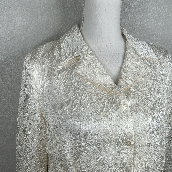 Essentials by Milano Cream Satin Crushed Button Down Top Size Large New with tag - Picture 2 of 8
